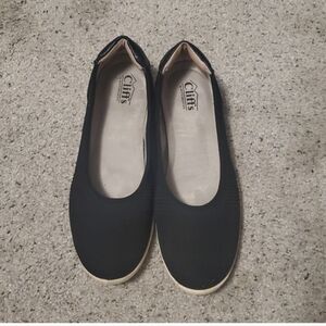 Cliffs black slip ons sz 8.5